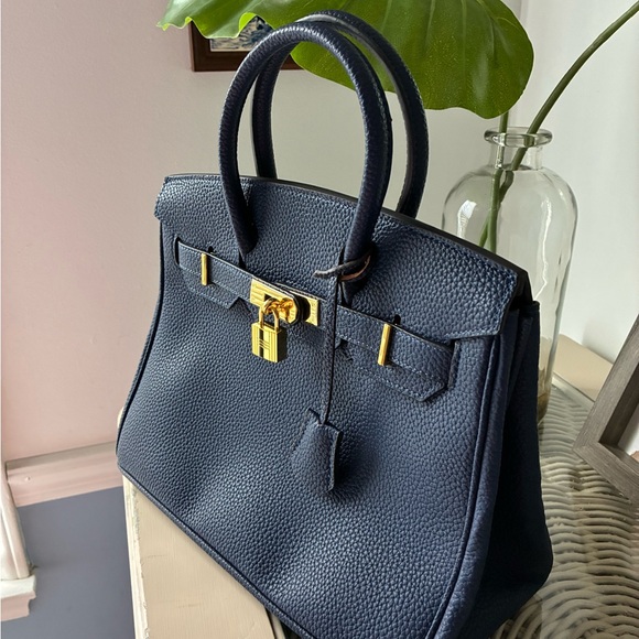 Elegant Navy Blue Handbag with Gold Accents wirkin style - Picture 2 of 7